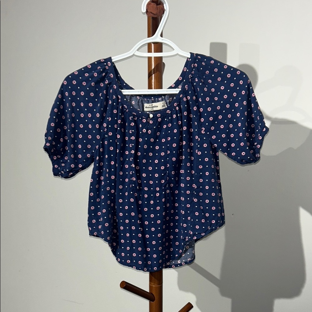 Abercrombie & Fitch Blue and White Puff Sleeve Blouse